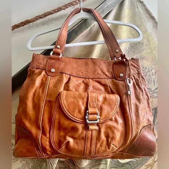 Fossil Distressed Leather Large Shoulder Bag Key Charm - Picture 5 of 14